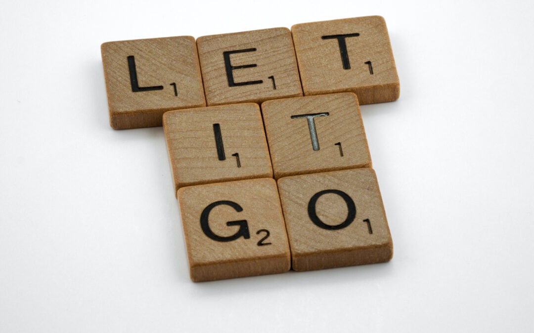 scrabble tiles that say let it go